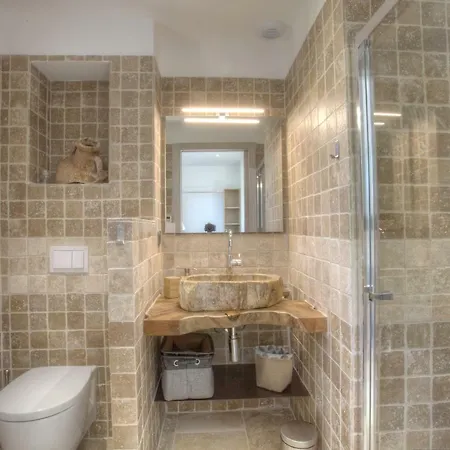 Willa A Luna Pietracorbara