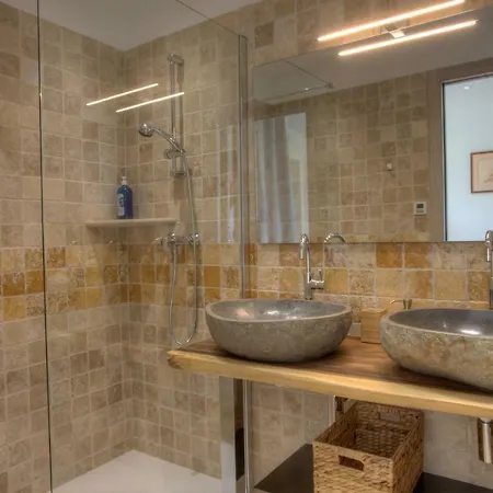 Willa A Luna Pietracorbara