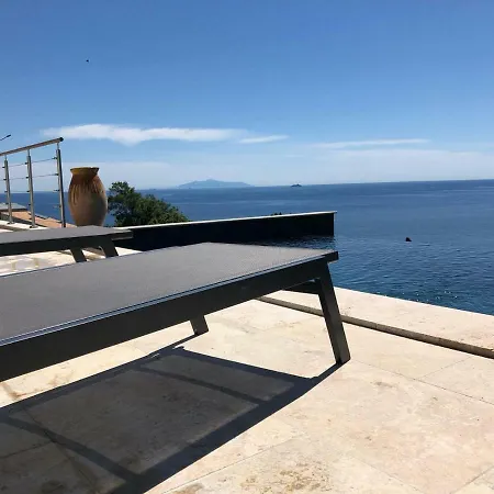 A Luna Villa